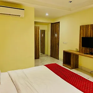 Hotel Goodluck House Near Terminal 3 Igi Airport, New Delhi